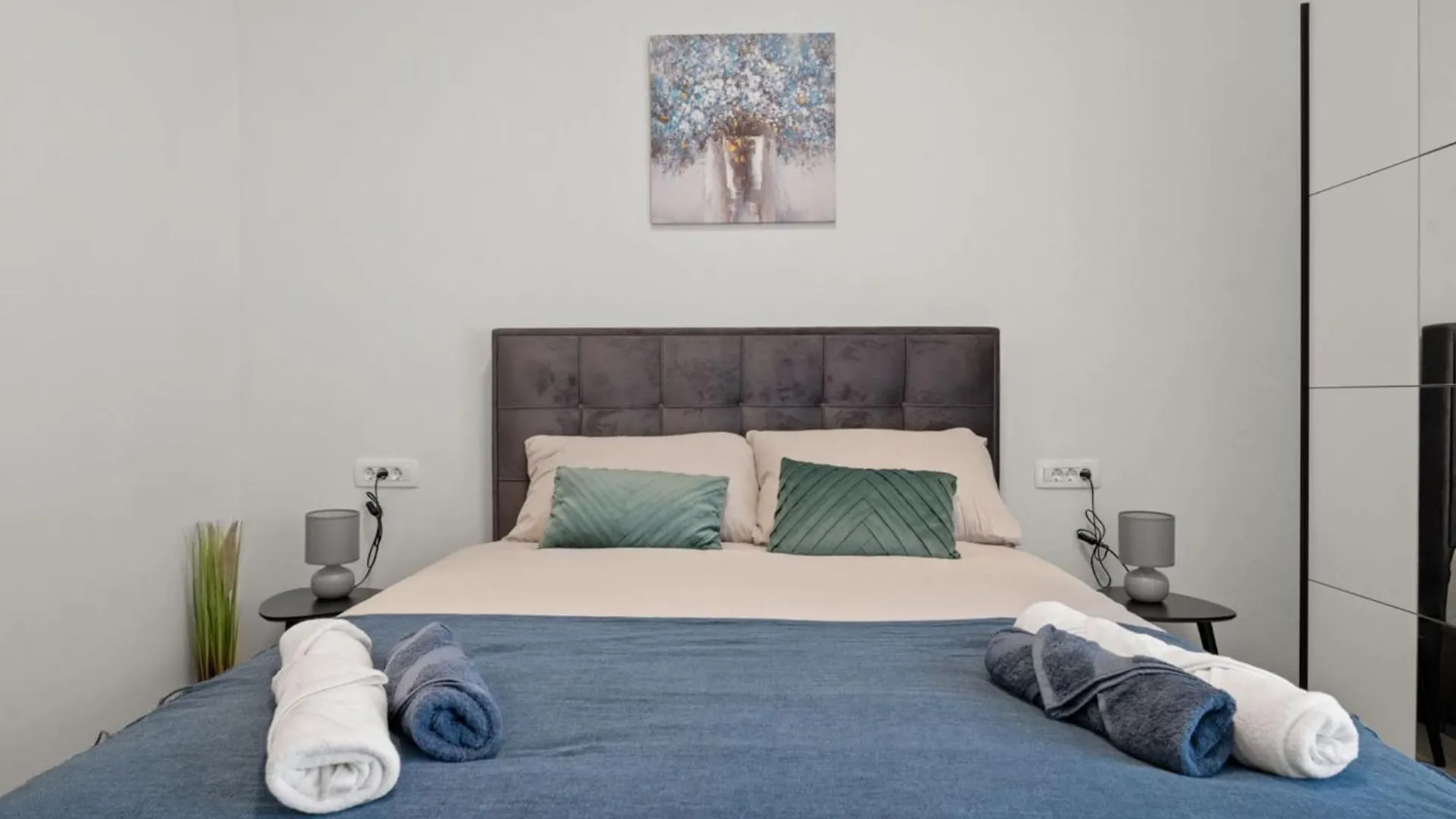 Three Bedroom Villa With Swimming Pool لابين